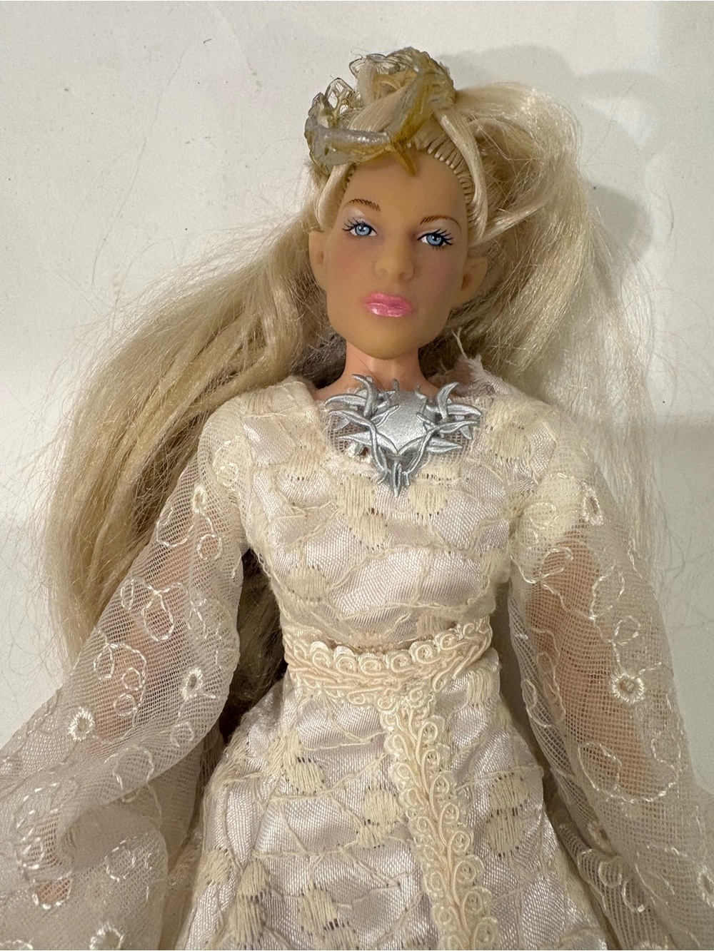 2004 Barbie Galadriel doll: The Lord of the Rings: The Fellowship of the Ring - Picture 2 of 8